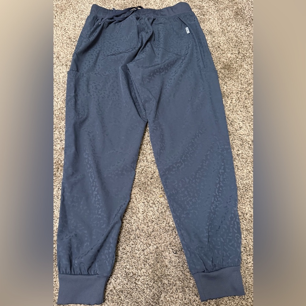 Women’s Gray Patterned Scrub Pants - image 3